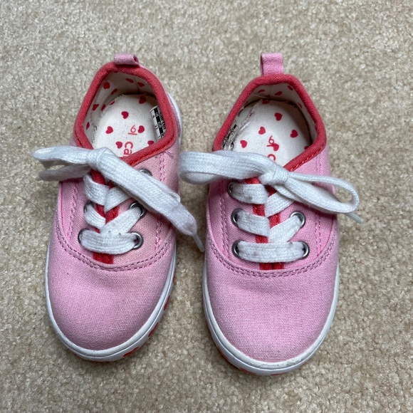 5/$25! Carter’s pink red and white heart shoes size 6 - Picture 1 of 5